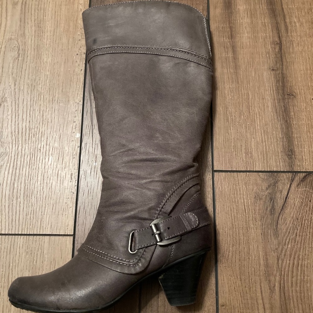 Baretraps grey tall boot size 7